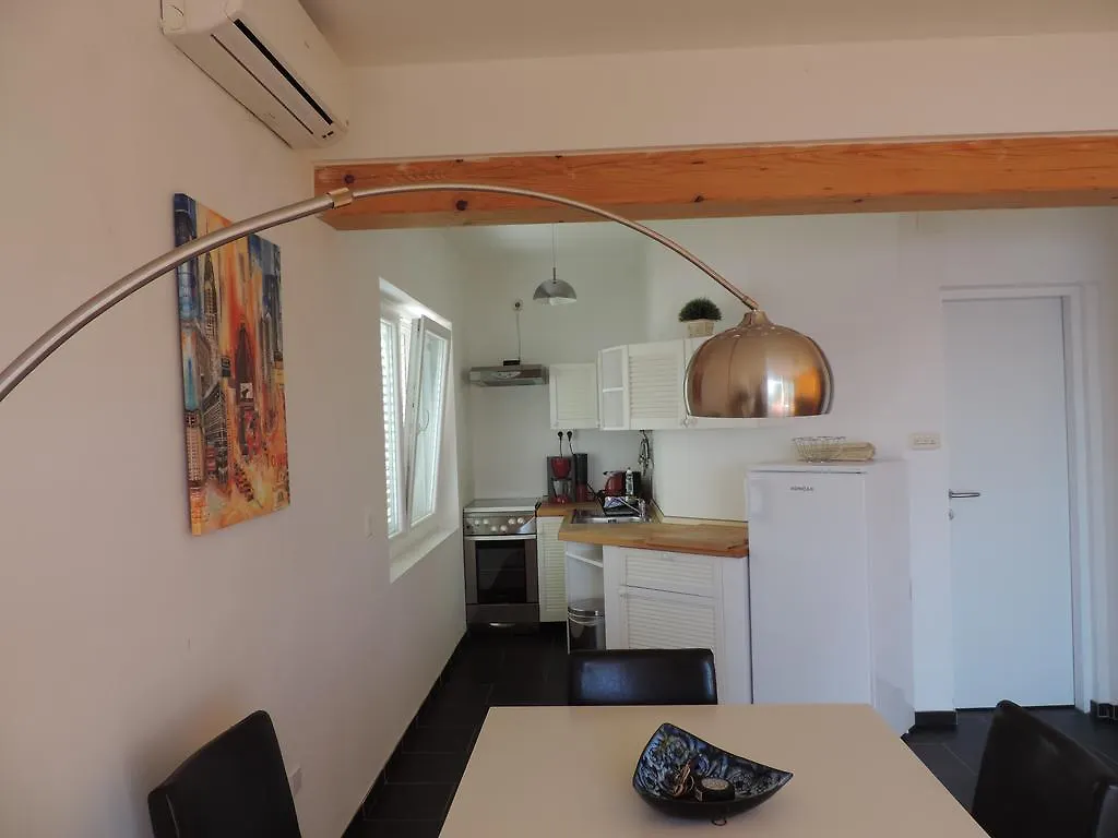 Villa Kaki Nur 5 Minuten Uber Die Treppe Zum Strand, Mit Fantastischer Aussicht Und Freiem Parken Opatija 0*,  Kroatien